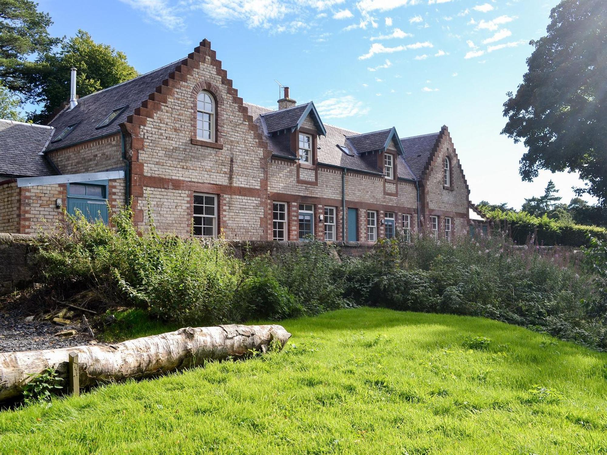 Two The Stables Villa Dalrymple Exterior photo